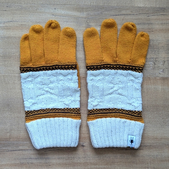 NWOT! Smartwool Popcorn Cable Honey Gold Gloves - Picture 2 of 7